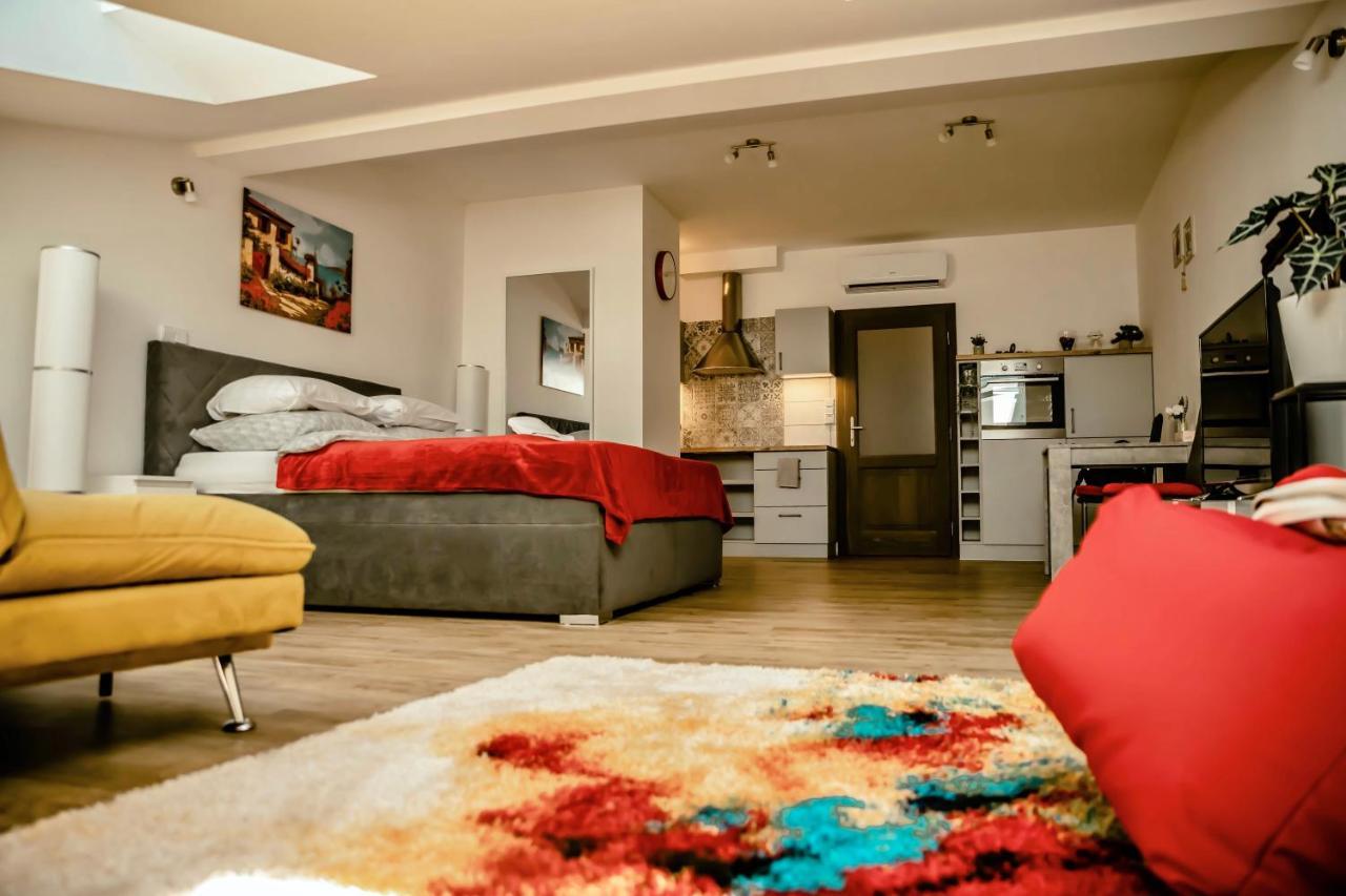 Podkrovni Studio Na Velkem Namesti S Wi-Fi Zdarma Градець-Кралове Екстер'єр фото