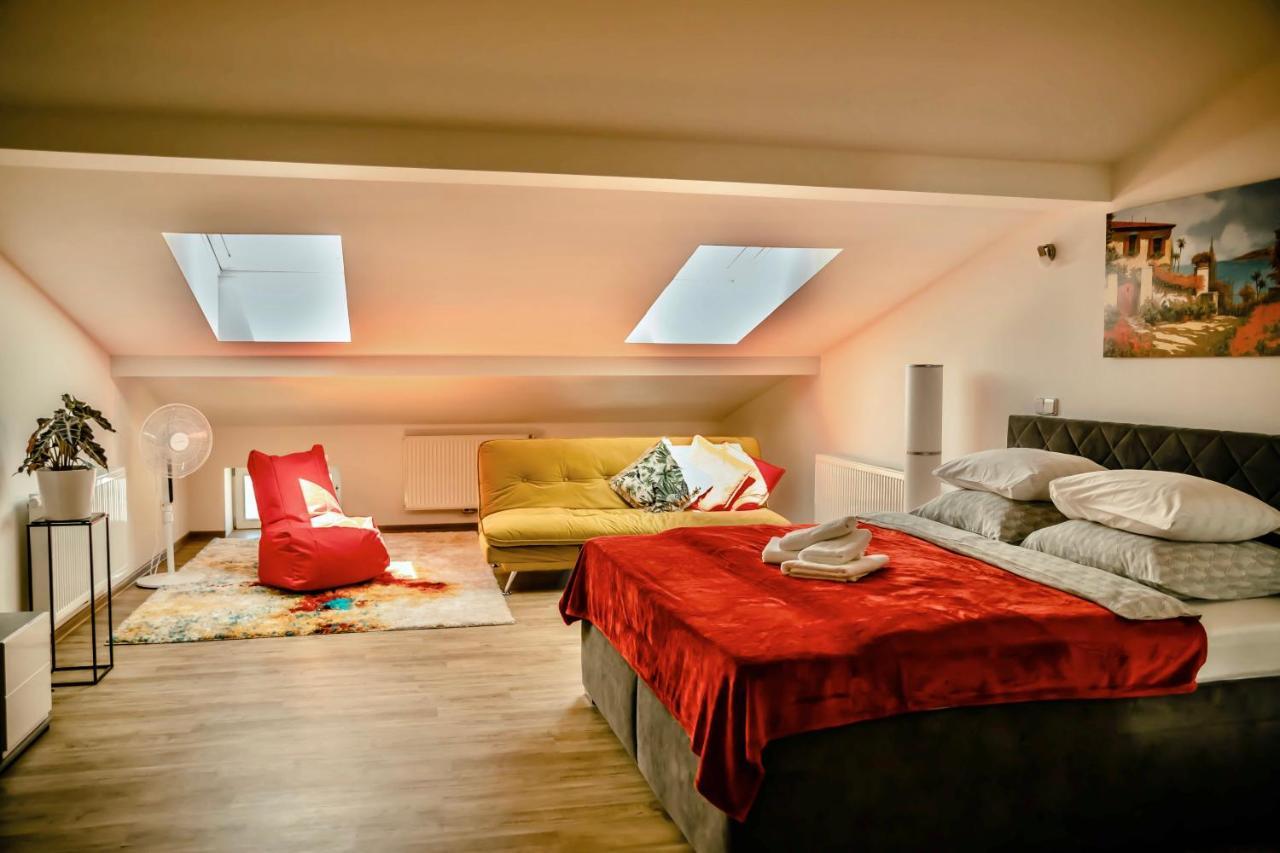 Podkrovni Studio Na Velkem Namesti S Wi-Fi Zdarma Градець-Кралове Екстер'єр фото